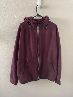 Express Men's Full-Zip Hooded Windbreaker in Burgundy